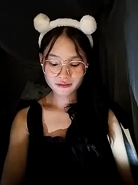 Snapshot of saronla_03 chatting on 09/18/25, 02:30 saronla 03 online show from 09/18/25, 02:30