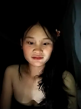 Snapshot of saronla_03 chatting on 10/10/25, 04:17 saronla 03 online show from 10/10/25, 04:17
