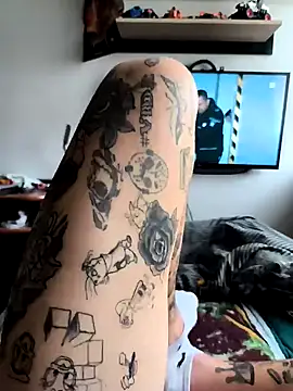 Snapshot of SmallButCrazy chatting on 10/22/25, 09:42 SmallButCrazy online show from 10/22/25, 09:42