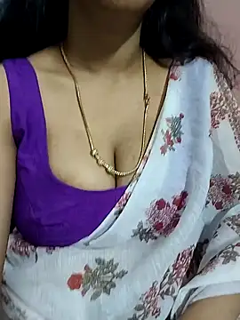 Snapshot of Thamilmegalai chatting on 09/17/25, 06:53 Thamilmegalai online show from 09/17/25, 06:53