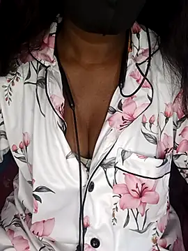 Snapshot of Thamilmegalai chatting on 01/14/26, 03:45 Thamilmegalai online show from 01/14/26, 03:45