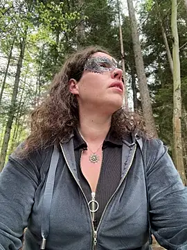 Snapshot of Nadja_Noir chatting on 04/19/26, 12:15 Nadja Noir online show from 04/19/26, 12:15