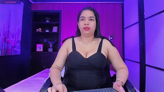 SamaraAnders  online show from 06/16/26, 05:32