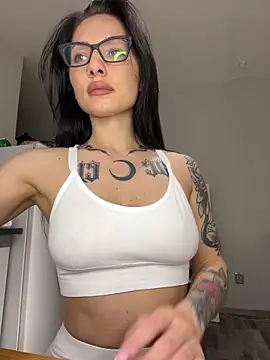 Snapshot of kaonasssiii chatting on 09/15/25, 05:46 kaonasssiii online show from 09/15/25, 05:46