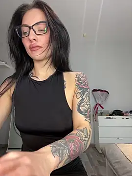 Snapshot of kaonasssiii chatting on 11/22/25, 01:32 kaonasssiii online show from 11/22/25, 01:32