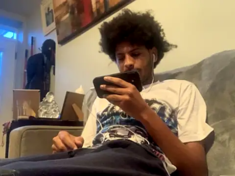 Snapshot of Insurance-03 chatting on 11/12/25, 09:25 Insurance-03 online show from 11/12/25, 09:25