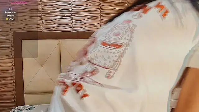 Miladiosa online show from 04/27/26, 12:03