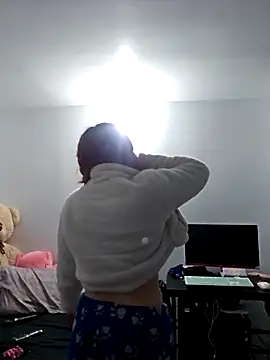 lunnaa  online show from 11/30/25, 12:58