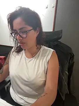Snapshot of Camila_Garcia_ chatting on 09/27/25, 02:00 Camila Garcia  online show from 09/27/25, 02:00