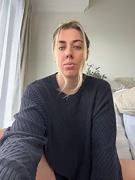 Snapshot of louiseberkeley chatting on 05/12/26, 11:35 louiseberkeley online show from 05/12/26, 11:35