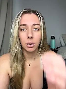 Snapshot of louiseberkeley chatting on 05/18/26, 01:56 louiseberkeley online show from 05/18/26, 01:56