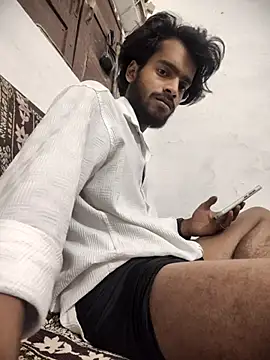 Snapshot of yashuuuu021 chatting on 03/20/26, 06:57 yashuuuu021 online show from 03/20/26, 06:57