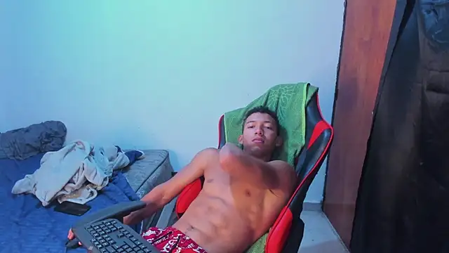 Snapshot of JuanchiT66 chatting on 05/29/26, 01:42 JuanchiT66 online show from 05/29/26, 01:42