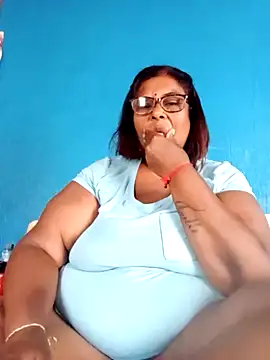 mileesha online show from 02/10/25, 08:42