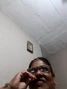 Snapshot of mileesha chatting on 04/01/26, 05:43 mileesha online show from 04/01/26, 05:43