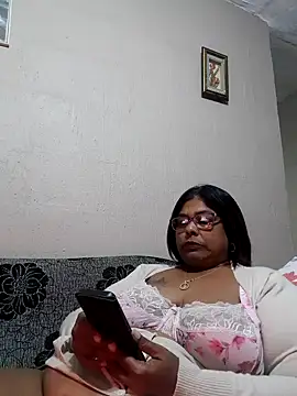Snapshot of mileesha chatting on 06/16/26, 06:32 mileesha online show from 06/16/26, 06:32