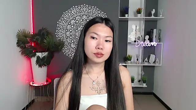 Snapshot of LunaPurrr chatting on 09/18/25, 10:23 LunaPurrr online show from 09/18/25, 10:23