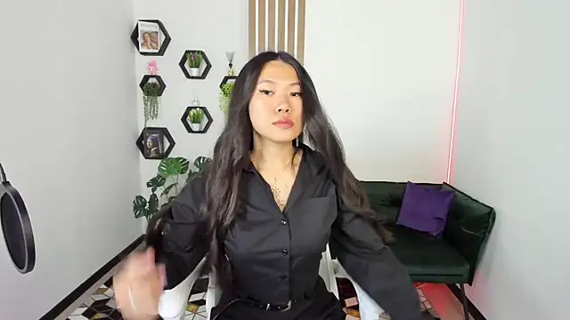 Snapshot of LunaPurrr chatting on 09/21/25, 01:29 LunaPurrr online show from 09/21/25, 01:29