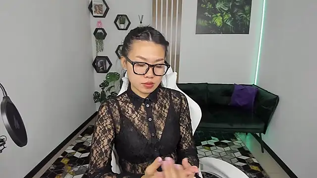 Snapshot of LunaPurrr chatting on 10/16/25, 03:40 LunaPurrr online show from 10/16/25, 03:40