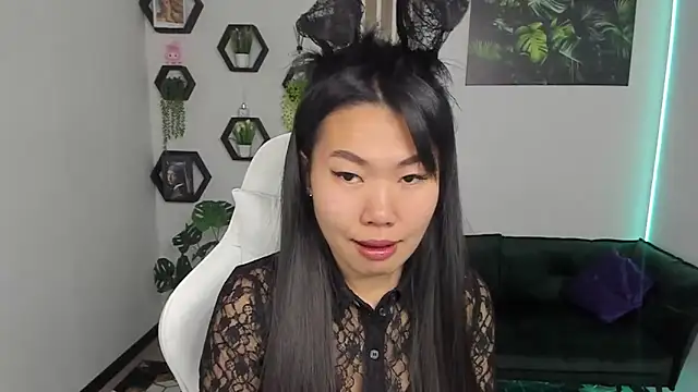 Snapshot of LunaPurrr chatting on 10/20/25, 11:16 LunaPurrr online show from 10/20/25, 11:16