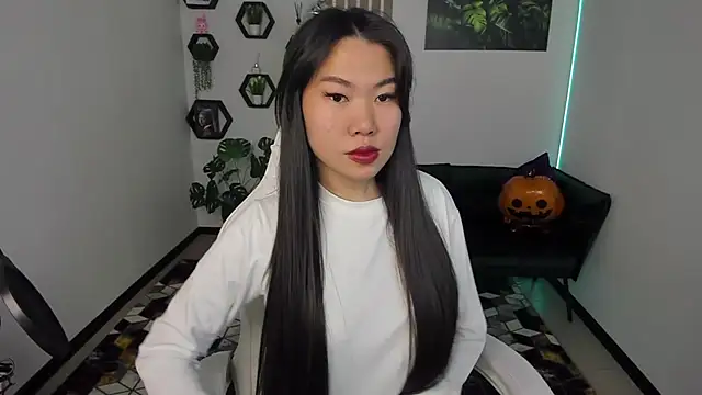 Snapshot of LunaPurrr chatting on 10/31/25, 02:23 LunaPurrr online show from 10/31/25, 02:23