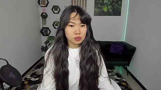 Snapshot of LunaPurrr chatting on 11/11/25, 01:05 LunaPurrr online show from 11/11/25, 01:05