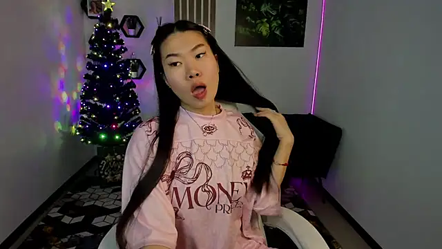 Snapshot of LunaPurrr chatting on 12/16/25, 12:26 LunaPurrr online show from 12/16/25, 12:26