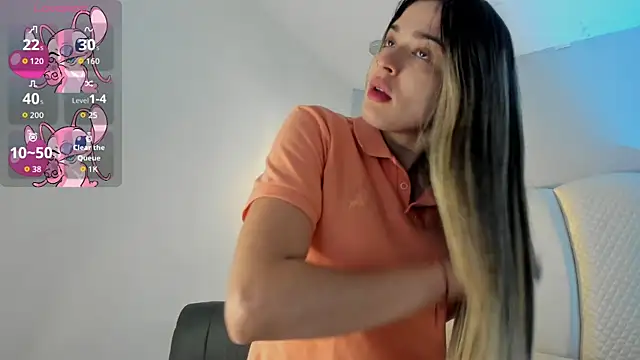 MiaVillalobos online show from 10/02/25, 12:12