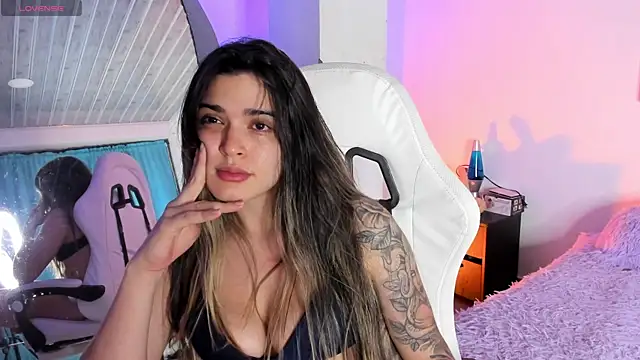 MiaVillalobos online show from 05/12/26, 02:19