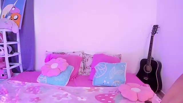 Snapshot of EmyGomezz chatting on 09/17/25, 06:42 EmyGomezz online show from 09/17/25, 06:42