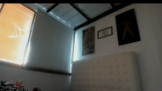 Snapshot of Roxannelorence_ chatting on 10/14/25, 01:45 Roxannelorence  online show from 10/14/25, 01:45