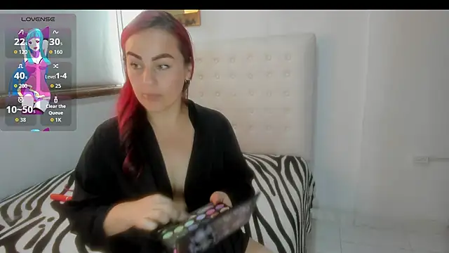 Snapshot of Roxannelorence_ chatting on 10/28/25, 05:15 Roxannelorence  online show from 10/28/25, 05:15