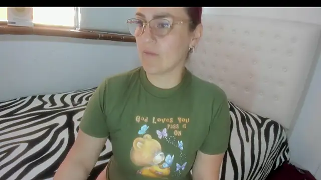 Snapshot of Roxannelorence_ chatting on 10/29/25, 02:30 Roxannelorence  online show from 10/29/25, 02:30