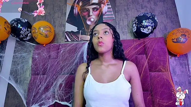 sophiasweet  1 online show from 10/24/25, 12:34