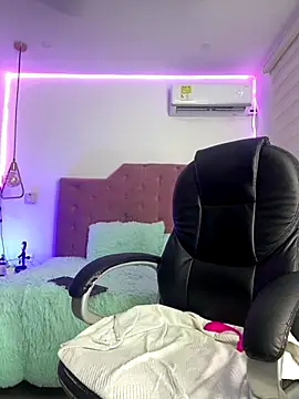 Velveet x online show from 10/24/25, 12:01