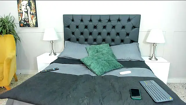 Snapshot of stephane_rouss chatting on 10/23/25, 07:34 stephane rouss online show from 10/23/25, 07:34