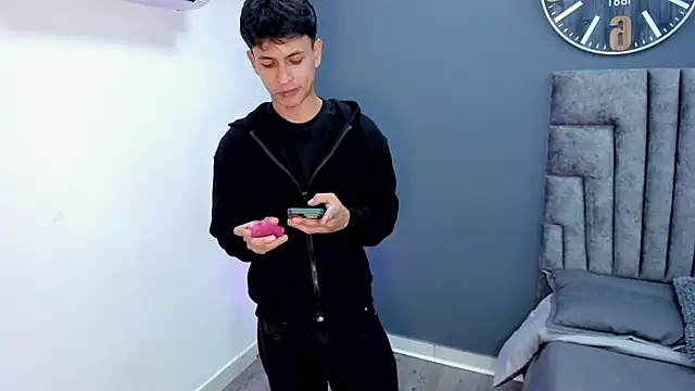 Snapshot of stephane_rouss chatting on 11/30/25, 08:46 stephane rouss online show from 11/30/25, 08:46