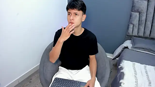 Snapshot of stephane_rouss chatting on 12/01/25, 08:14 stephane rouss online show from 12/01/25, 08:14