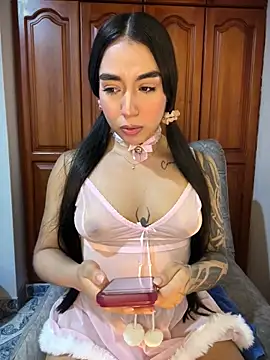 KaditaNavarro online show from 06/15/26, 10:23