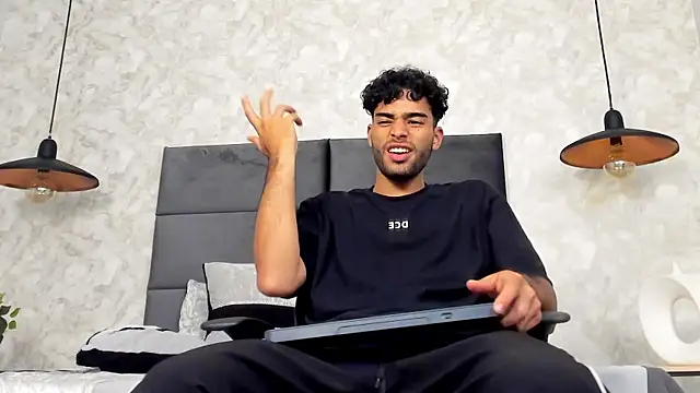 Snapshot of RaphaelDufort chatting on 10/15/25, 11:49 RaphaelDufort online show from 10/15/25, 11:49