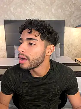 Snapshot of RaphaelDufort chatting on 11/08/25, 11:58 RaphaelDufort online show from 11/08/25, 11:58