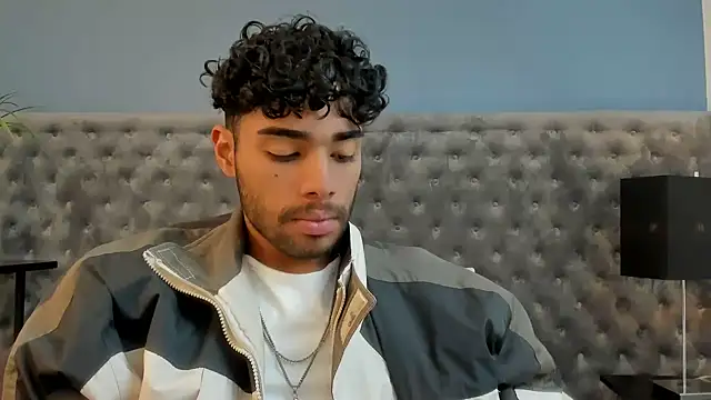 Snapshot of RaphaelDufort chatting on 11/13/25, 08:41 RaphaelDufort online show from 11/13/25, 08:41