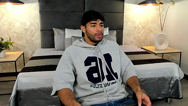 Snapshot of RaphaelDufort chatting on 11/18/25, 11:37 RaphaelDufort online show from 11/18/25, 11:37