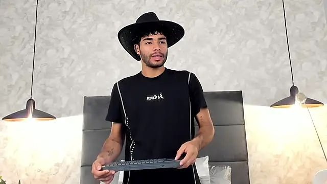 Snapshot of RaphaelDufort chatting on 11/19/25, 11:27 RaphaelDufort online show from 11/19/25, 11:27