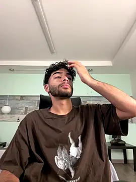 Snapshot of RaphaelDufort chatting on 12/04/25, 05:43 RaphaelDufort online show from 12/04/25, 05:43