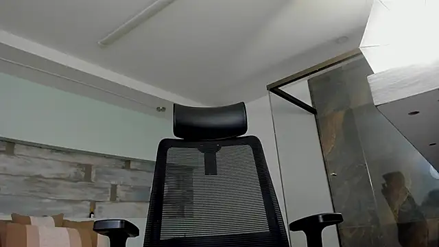 Snapshot of RaphaelDufort chatting on 12/13/25, 07:53 RaphaelDufort online show from 12/13/25, 07:53