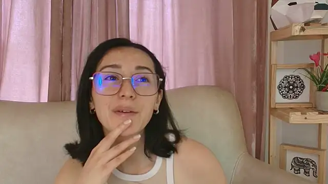 Snapshot of Ginevra_esposito chatting on 04/08/26, 12:38 Ginevra esposito online show from 04/08/26, 12:38