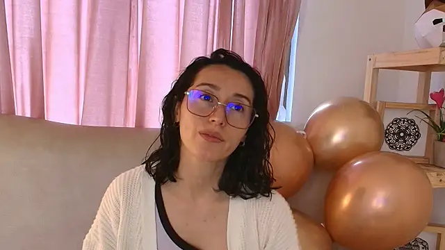 Snapshot of Ginevra_esposito chatting on 04/21/26, 12:44 Ginevra esposito online show from 04/21/26, 12:44