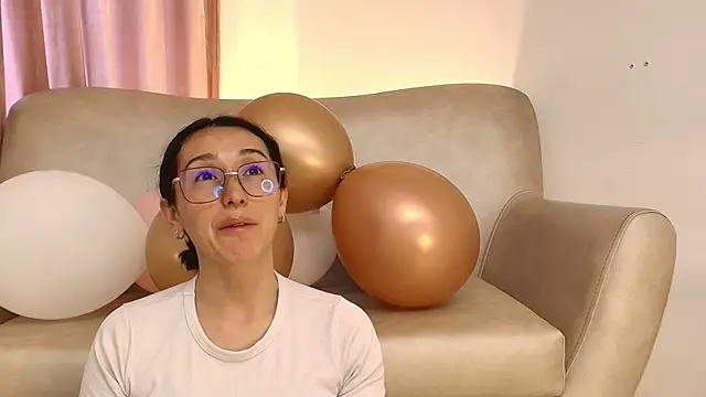 Snapshot of Ginevra_esposito chatting on 04/30/26, 12:44 Ginevra esposito online show from 04/30/26, 12:44