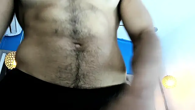 Snapshot of latinhotmuscle chatting on 11/15/25, 06:55 latinhotmuscle online show from 11/15/25, 06:55